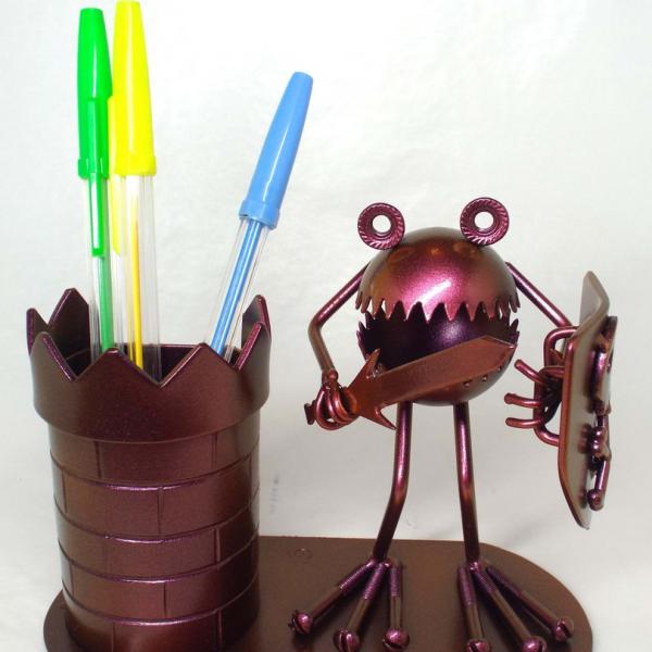 Зубастик с мечом